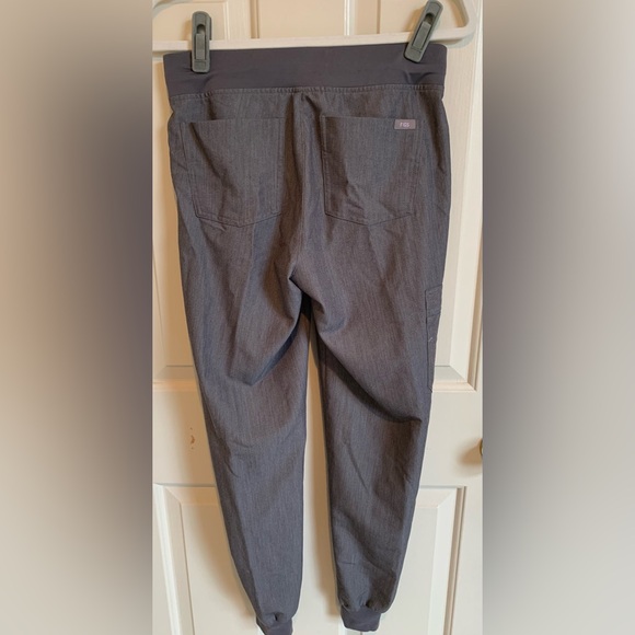 FIGS joggers. Size XS. Grey with green drawstring. EUC - Picture 3 of 4